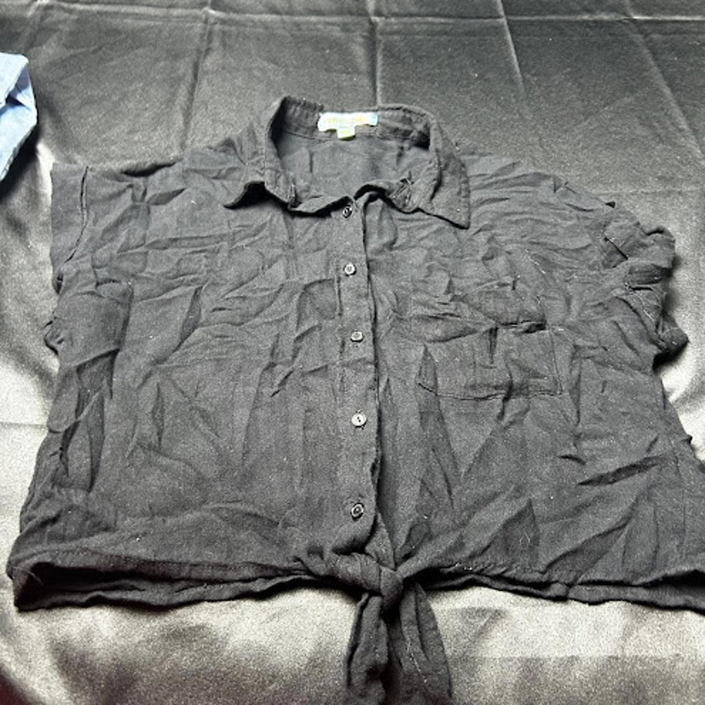 Good Luck Gem Black Tie Front Cropped Button Down Shirt Short Sleeve Small